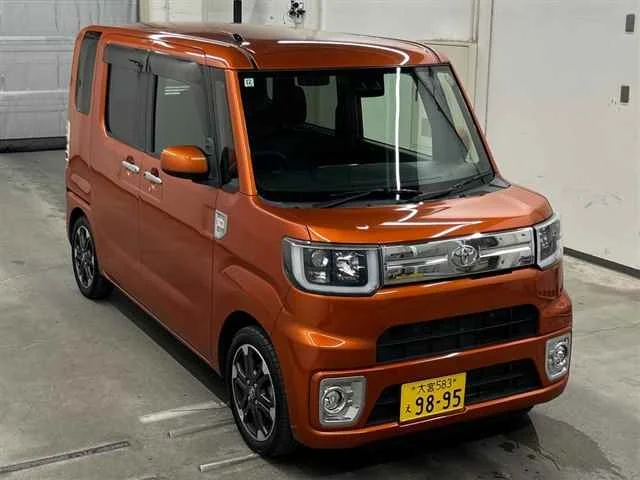 Toyota Pixis Mega LA700A 2018